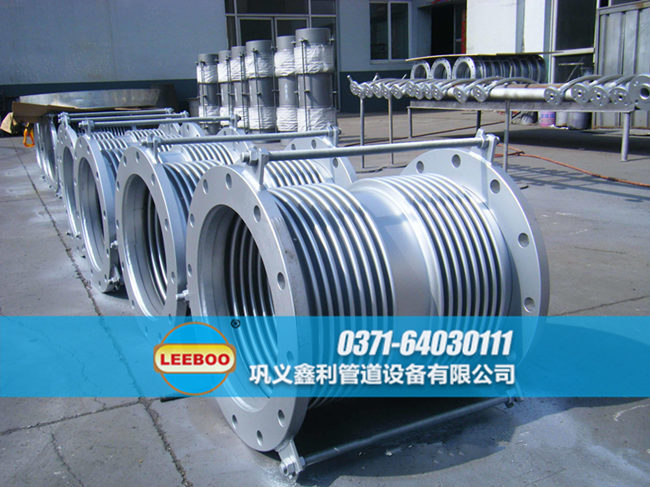 双波<a href=http://www.xinlihn.com target=_blank class=infotextkey>补偿器</a>组装现场